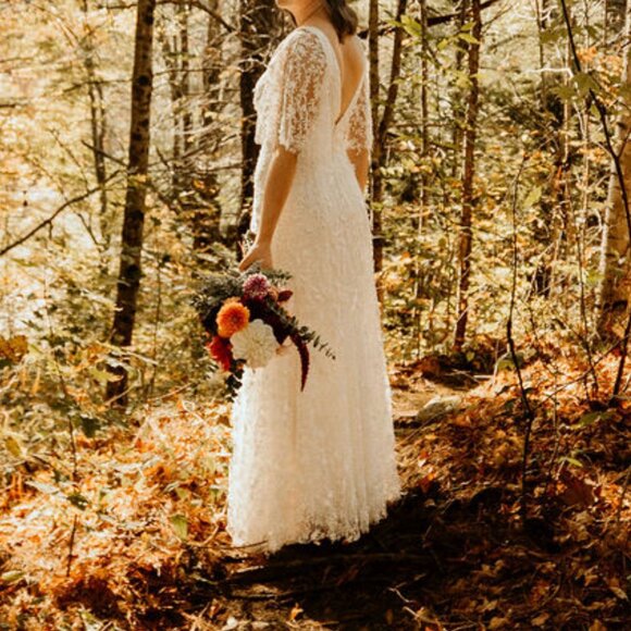 Jenny by Jenny Yoo Lourdes V-Neck Convertible-Sleeve Lace Wedding Gown - Picture 6 of 8